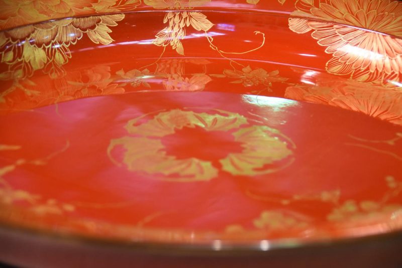 Japanese Red Lacquerware Plate Decorated with Komori (Bats) - Image 3