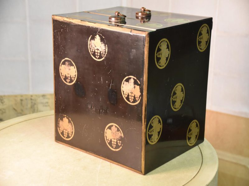 Japanese Lacquered Drawer Box - Image 4