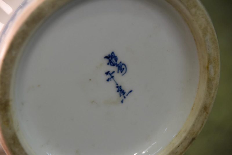 Japanese Kakiemon Pottery Vase - Image 5