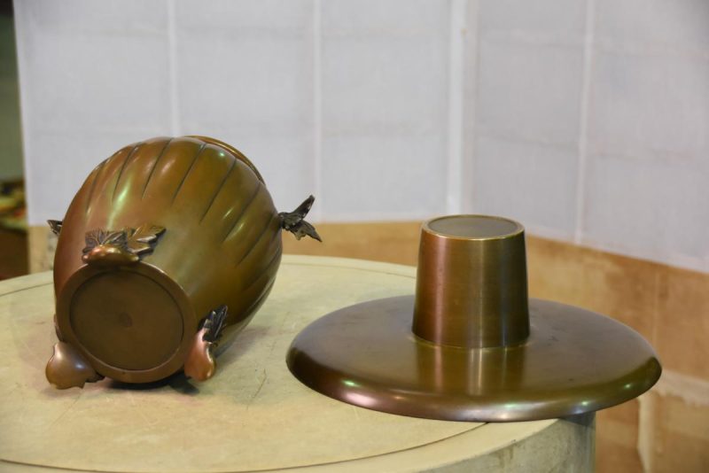 Japanese Bronze Usubata Flower Vase with Butterfly handles - Image 6