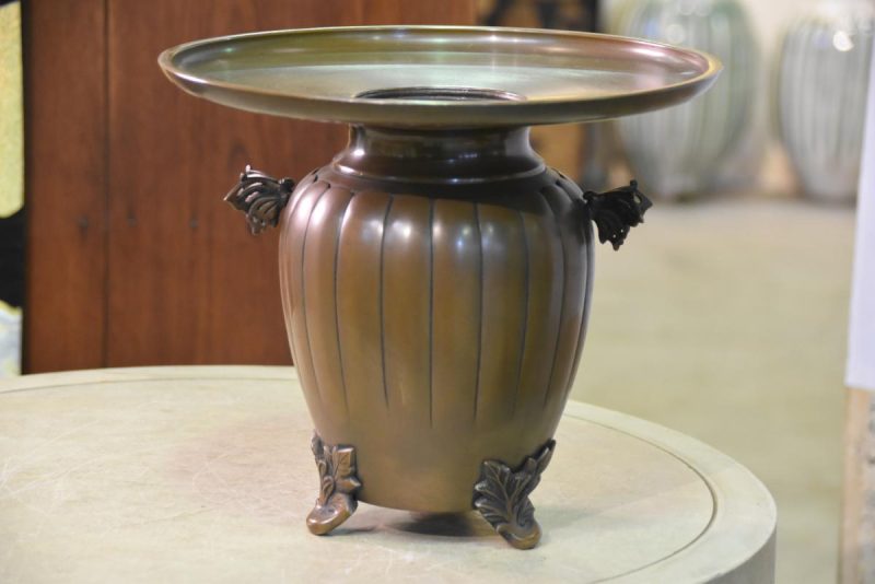 Japanese Bronze Usubata Flower Vase with Butterfly handles - Image 4