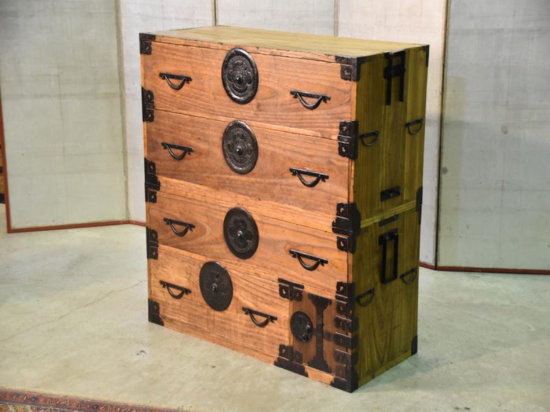 Tokyo Clothing Chest on Chest with 4 Deep Drawers and a Secret Compartment - Image 2