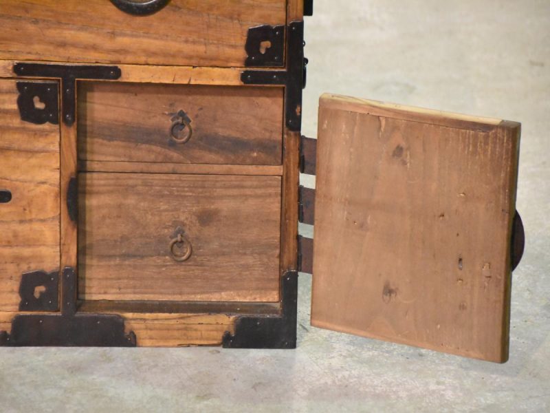 Tokyo Clothing Chest on Chest with 4 Deep Drawers and a Secret Compartment - Image 6