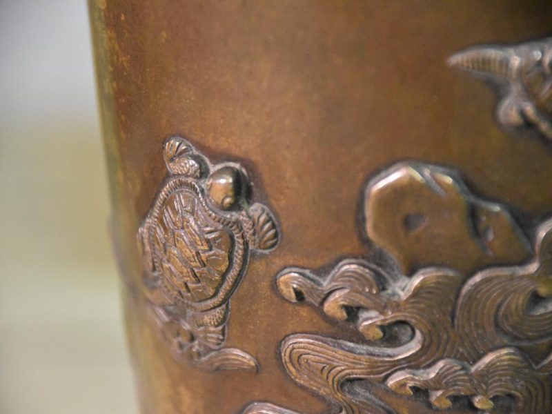 Japanese Cast Bronze Vase decorated with Turtles (Longevity) - Image 10