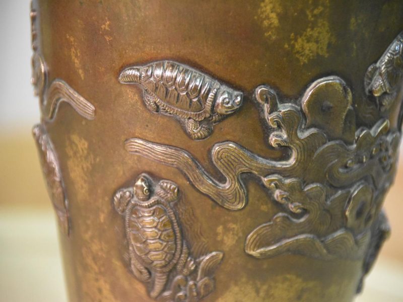 Japanese Cast Bronze Vase decorated with Turtles (Longevity) - Image 7