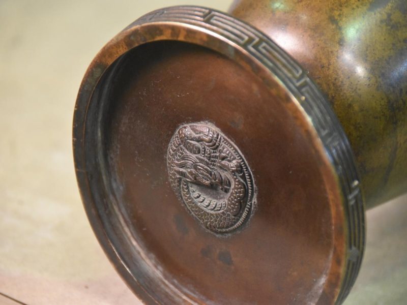 Japanese Cast Bronze Vase decorated with Turtles (Longevity) - Image 4