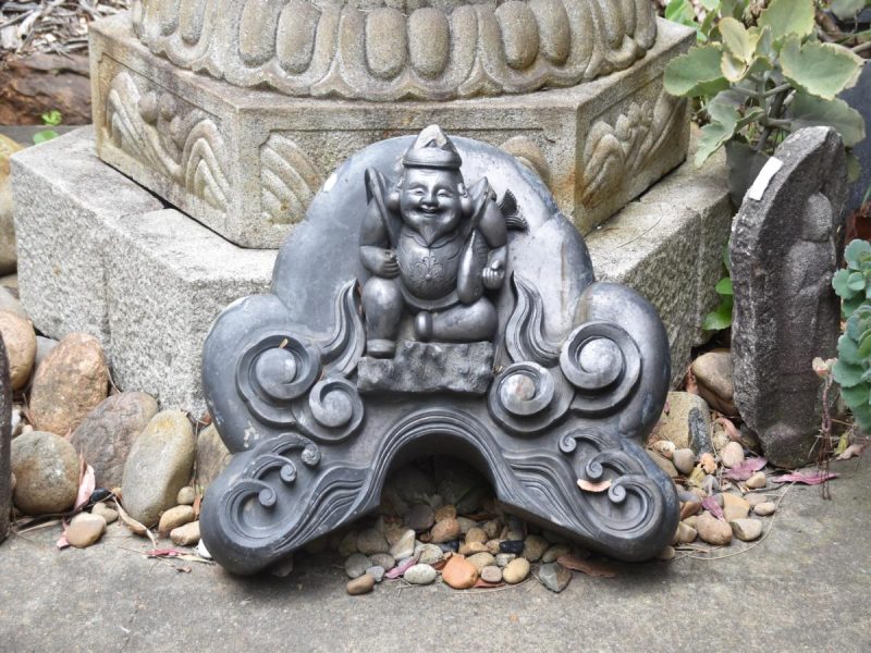 Antique japanese Roof Tile decorated with Ebisu San - Image 2