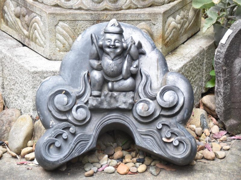 Antique japanese Roof Tile decorated with Ebisu San - Image 8
