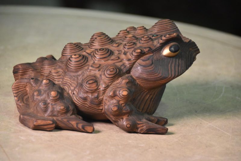 Japanese Mountain Cedar Carved Frog - Image 8