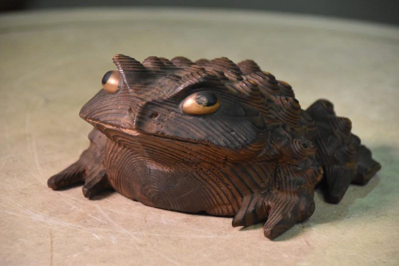 Japanese Mountain Cedar Carved Frog - Image 4