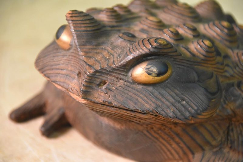 Japanese Mountain Cedar Carved Frog - Image 3