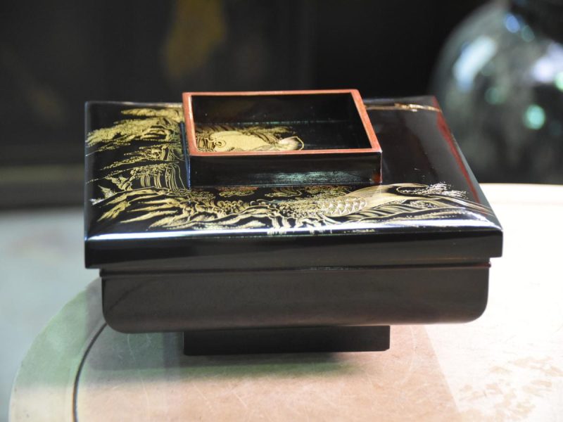 Japanese Leaping Koi Lacquer Lidded Bowl - Image 9