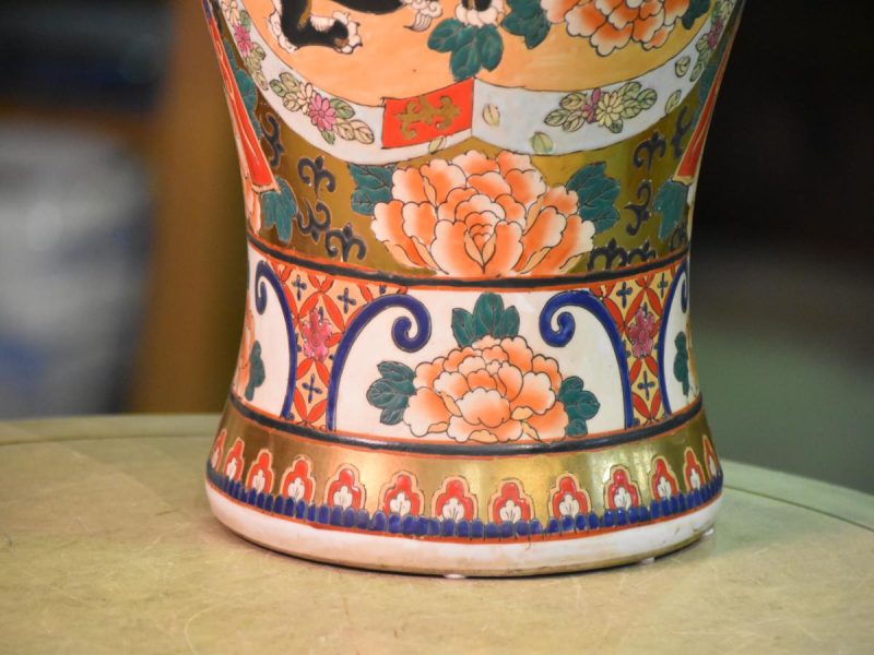 Vintage Chinese Vase - Image 2