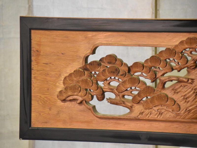 Japanese Rama Carved Wooden Transom decorated with Cranes and Matsu Pine Tree - Image 2