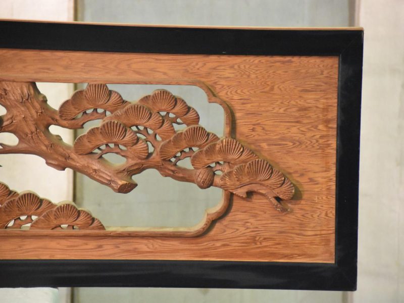 Japanese Rama Carved Wooden Transom decorated with Cranes and Matsu Pine Tree - Image 8