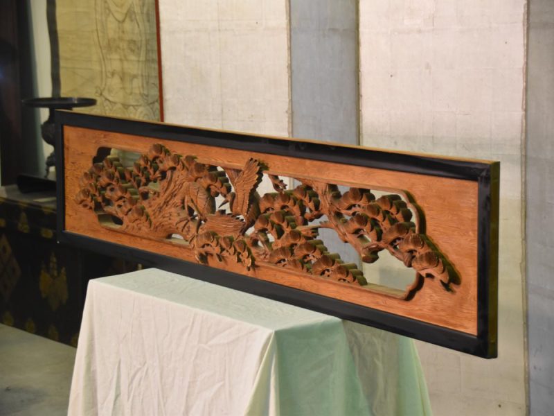 Japanese Rama Carved Wooden Transom decorated with Cranes and Matsu Pine Tree - Image 5
