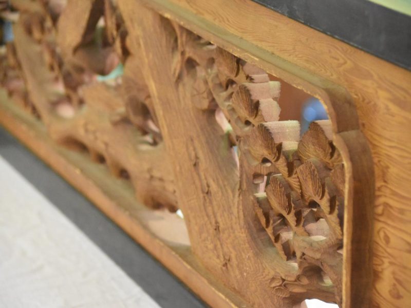 Japanese Rama Carved Wooden Transom decorated with Cranes and Matsu Pine Tree - Image 11