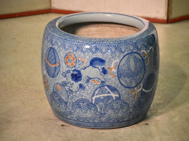 Japanese Early 20th Century Blue and White Ceramic Hibachi - Image 2