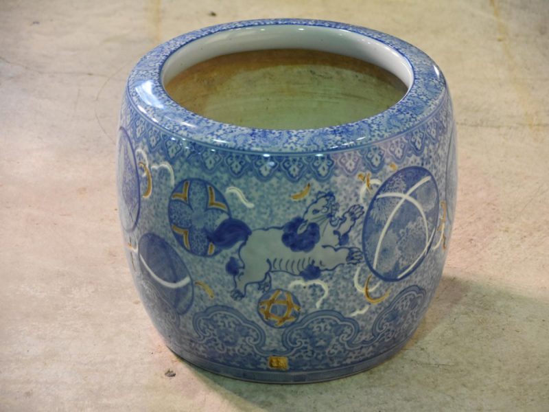 Japanese Early 20th Century Blue and White Ceramic Hibachi - Image 6