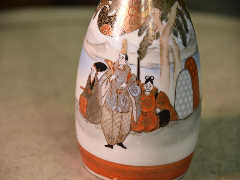 Kutani Tokuri Sake Jug - Image 9