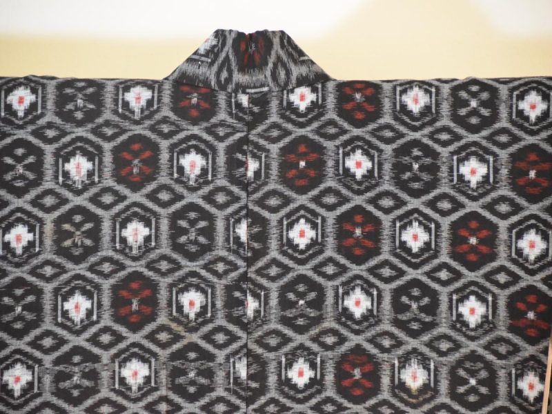 Japanese Kasuri Vintage Kimono - Image 9