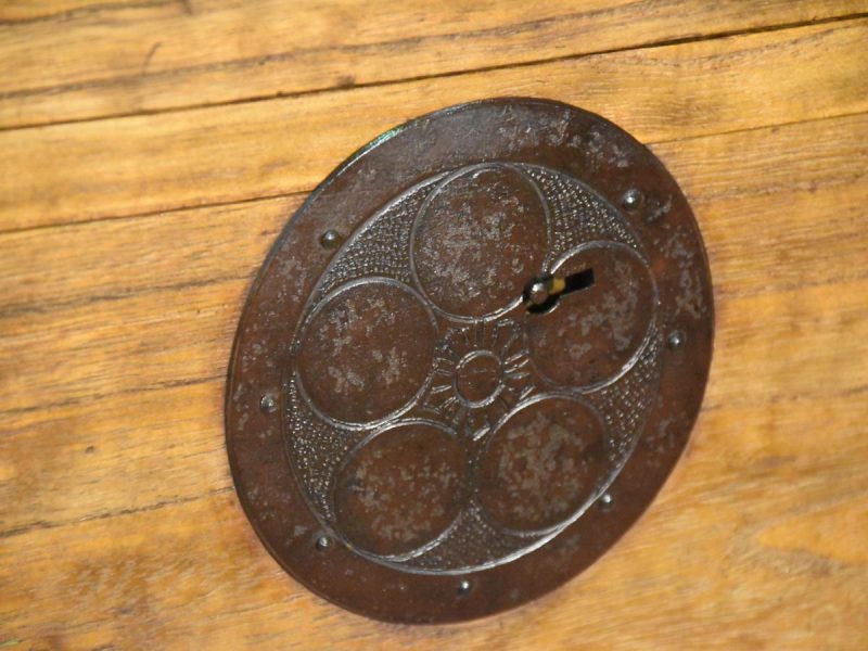 Antique 5 Drawer Clothing Chest - Image 4