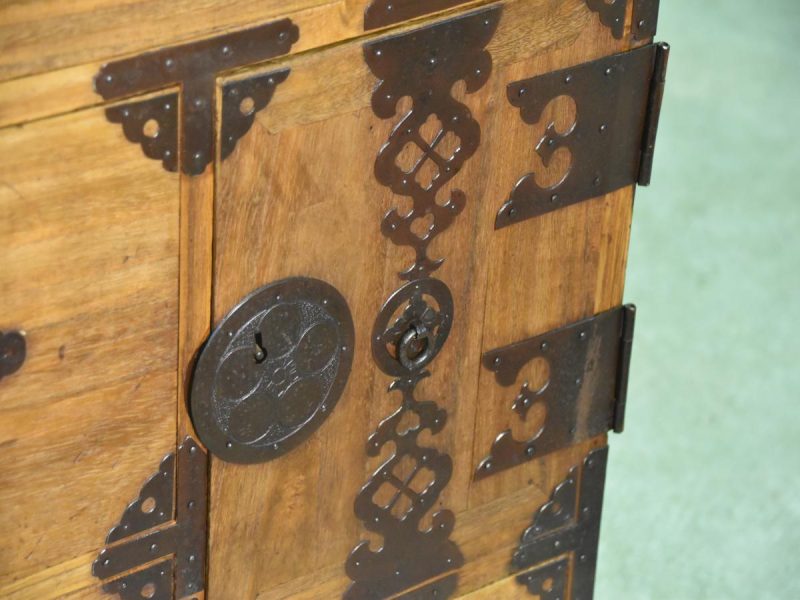 Antique 5 Drawer Clothing Chest - Image 3