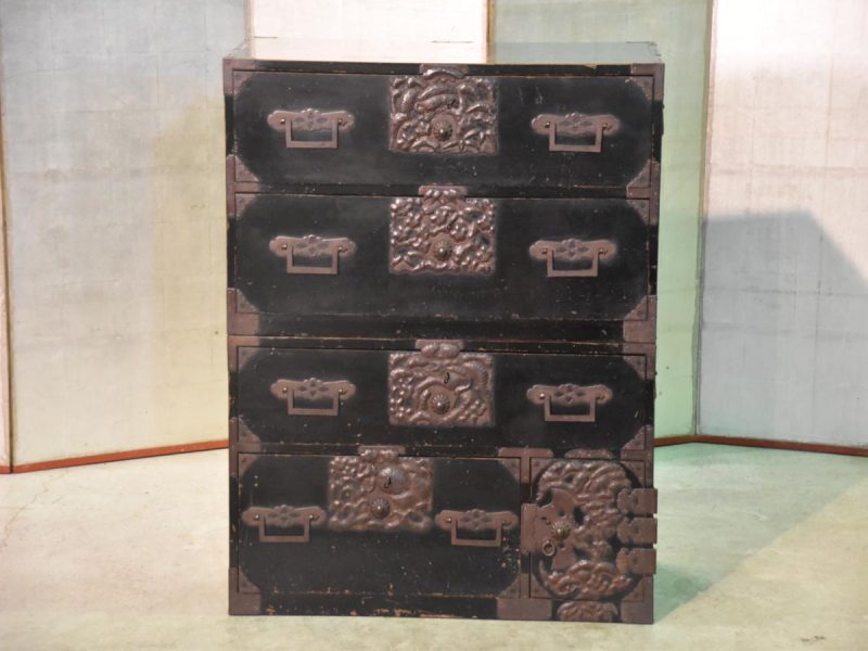 Japanese Black Lacquered Chest of Drawers (2 Sections) - Image 19
