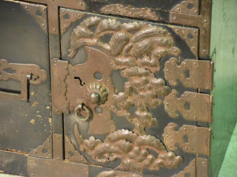 Japanese Black Lacquered Chest of Drawers (2 Sections) - Image 16