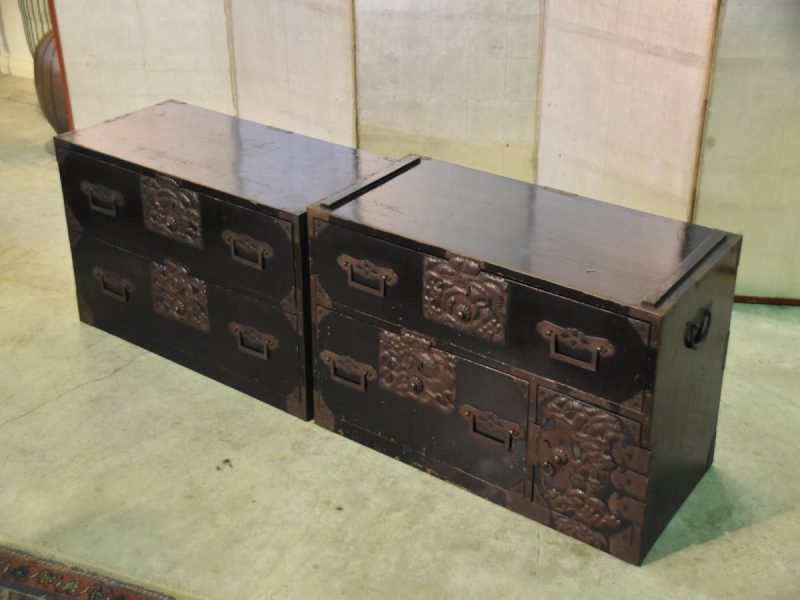 Japanese Black Lacquered Chest of Drawers (2 Sections) - Image 3