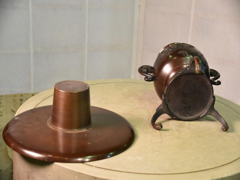 Japanese Usubata Bronze Ikenobu Vase - Image 3