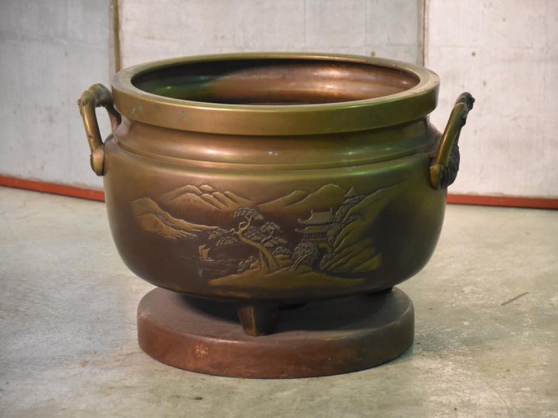 Large Cast Bronze Japanese Hibachi (Brazier) with a Wooden Base - Image 2