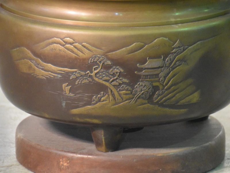 Large Cast Bronze Japanese Hibachi (Brazier) with a Wooden Base - Image 9