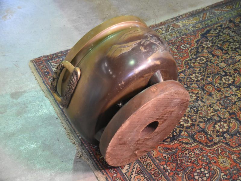 Large Cast Bronze Japanese Hibachi (Brazier) with a Wooden Base - Image 4