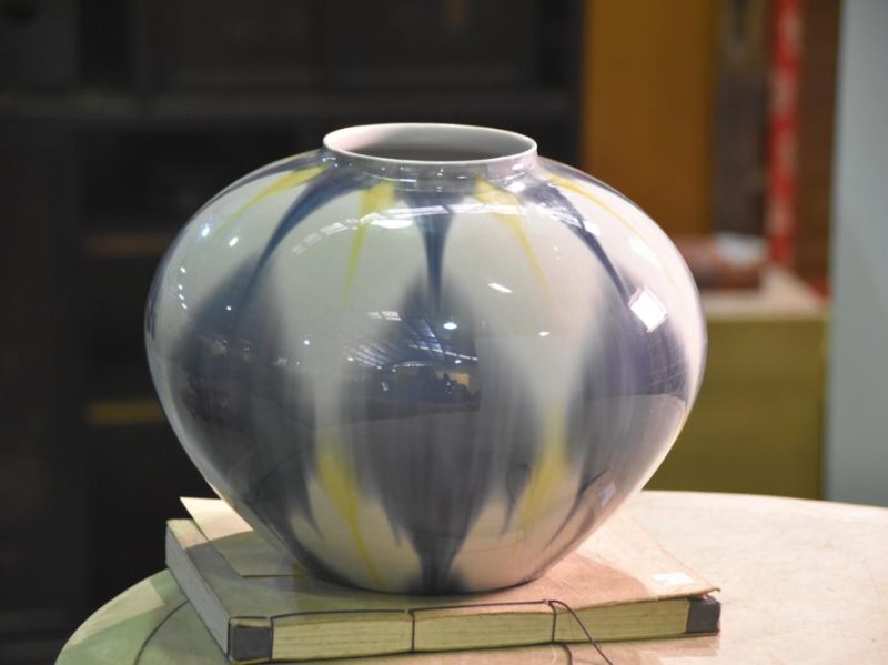 Kutani Pottery Vase - Image 10