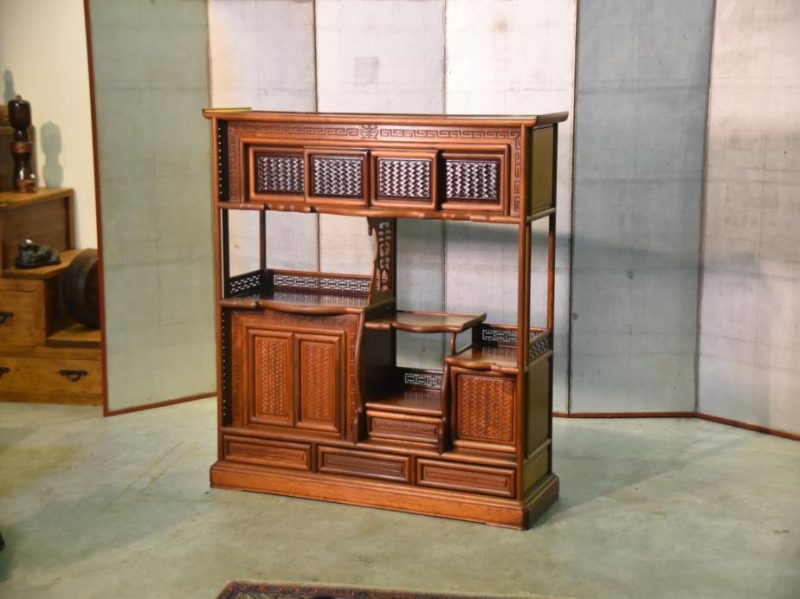 Chinese Export Kazari Dana Display Shelves - Image 2