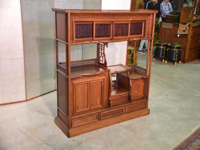 Chinese Export Kazari Dana Display Shelves - Image 3