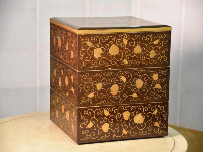 Jubako Lacquer 3 Tiered Lidded Box