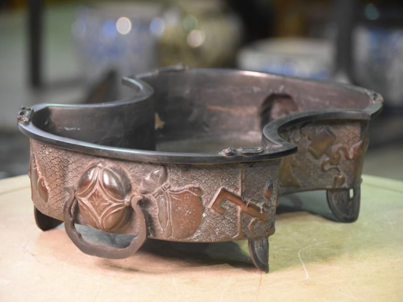 Japanese Cast Bronze Vase Suiban - Image 6