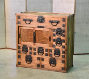 Matsumoto Choba Dansu Merchant Chest