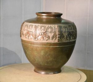 Chinese Archaic Design Bronze Vase
