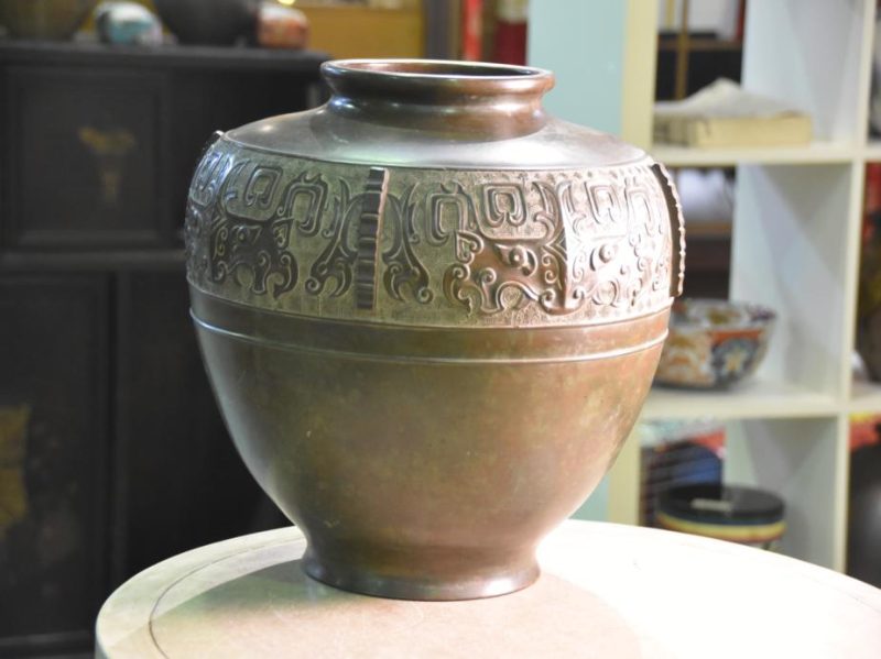 Chinese Archaic Design Bronze Vase - Image 3