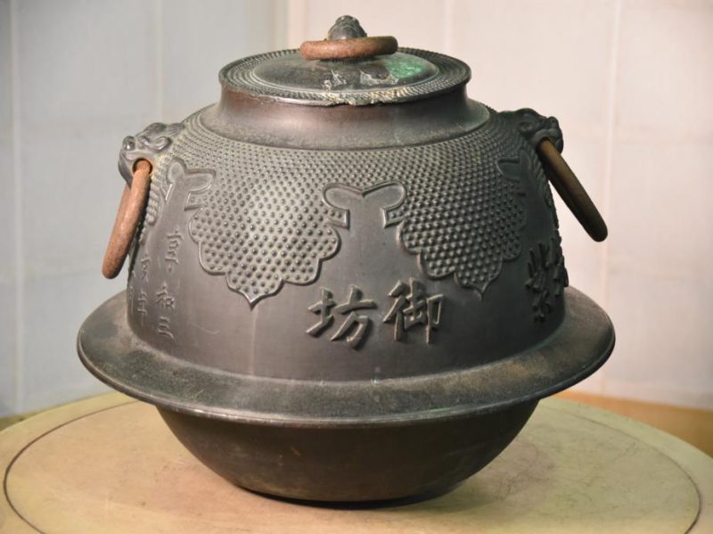 Japanese Cast Bronze Kettle - Image 2