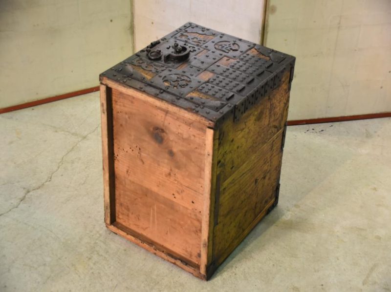 Japanese Edo Period Funa Dansu Ship's Chest - Image 7