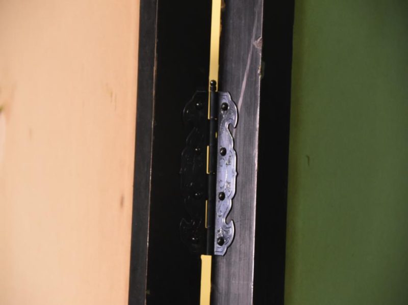 2 Panel Lacquer and Wooden Free Standing Screen - Image 4