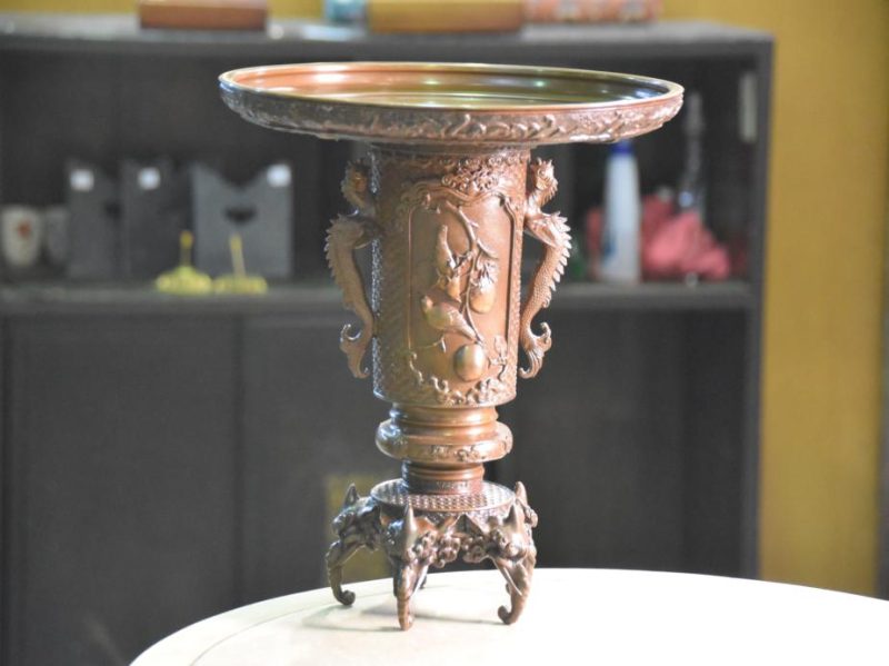 Japanese 1950's Cast Bronze Vase Usubata - Image 4