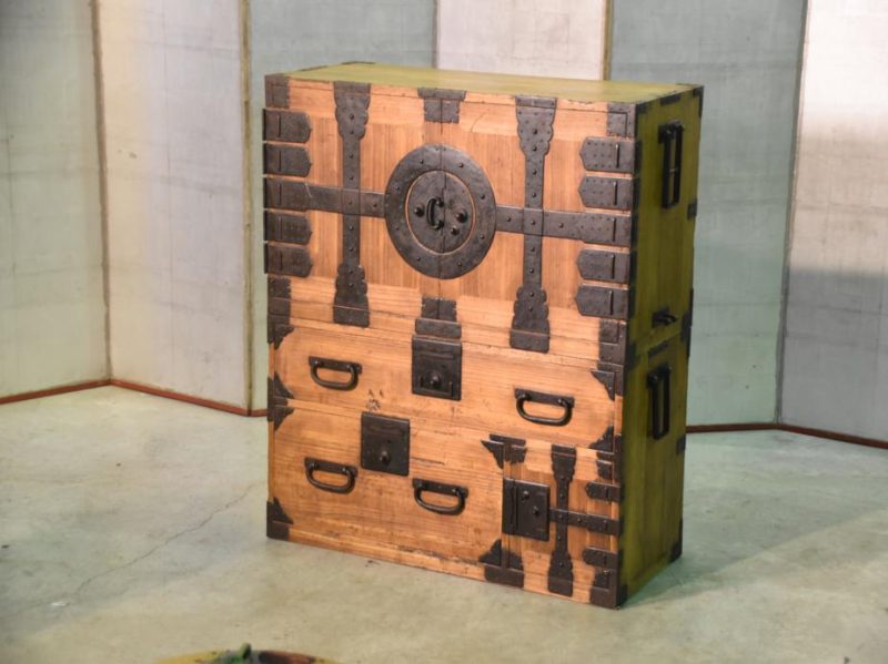 Edo Period Japanese Kannon Biraki Tansu Clothing Chest
