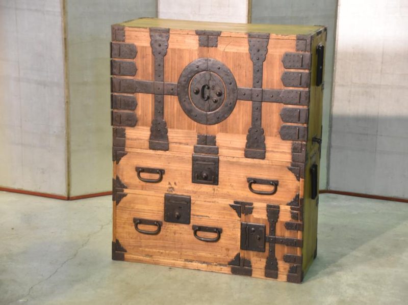 Edo Period Japanese Kannon Biraki Tansu Clothing Chest - Image 14