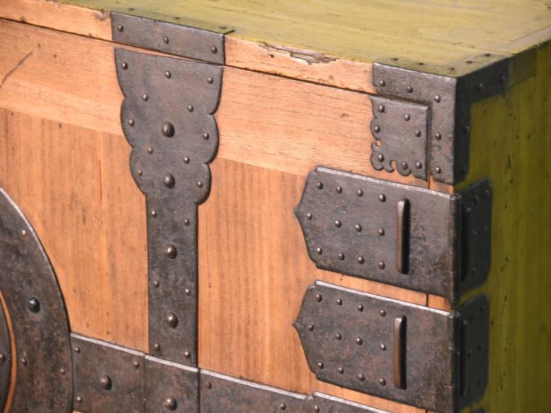 Edo Period Japanese Kannon Biraki Tansu Clothing Chest - Image 21