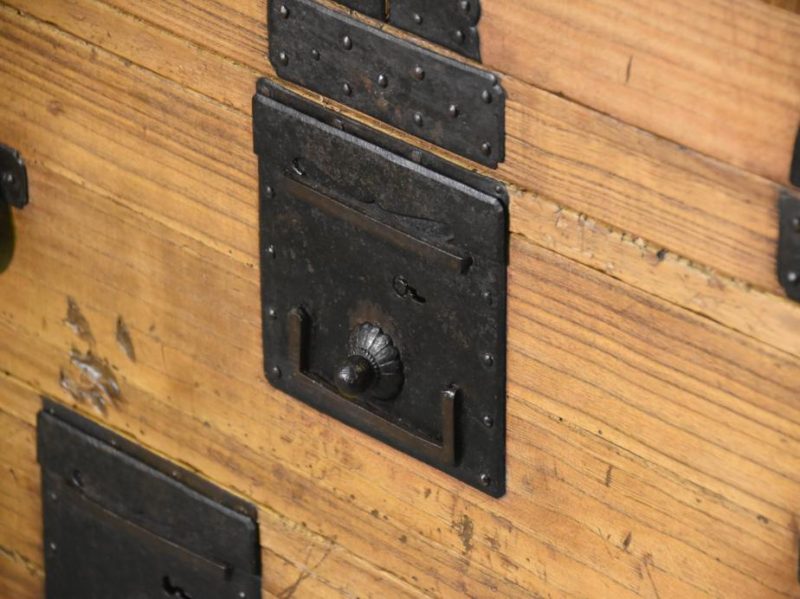 Edo Period Japanese Kannon Biraki Tansu Clothing Chest - Image 19